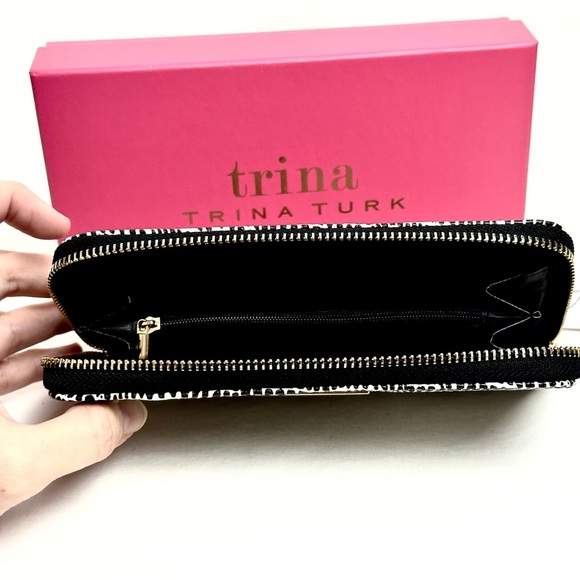 NWT Trina Turk Black & White Croc Vegan Leather Zip Around Wallet - Picture 4 of 10